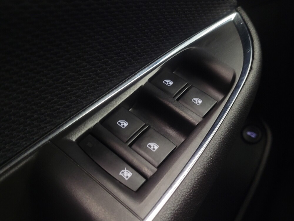 2018 Chevrolet Cruze in Indianapolis, IN 46222 - 18106557 27