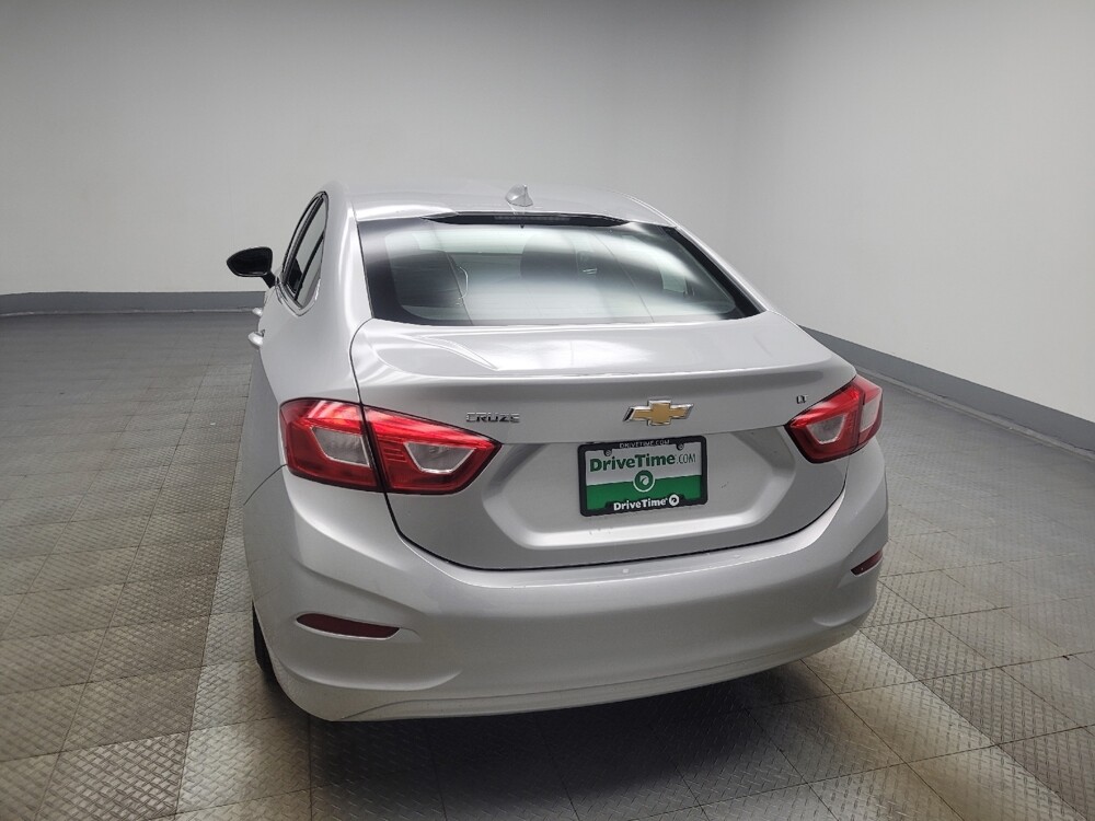 2018 Chevrolet Cruze in Indianapolis, IN 46222 - 18106557 6