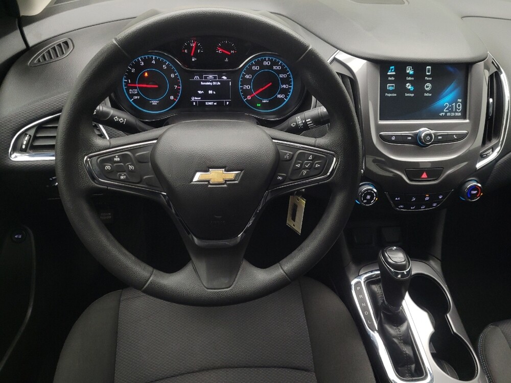 2018 Chevrolet Cruze in Indianapolis, IN 46222 - 18106557 22