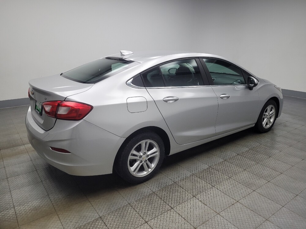 2018 Chevrolet Cruze in Indianapolis, IN 46222 - 18106557 10