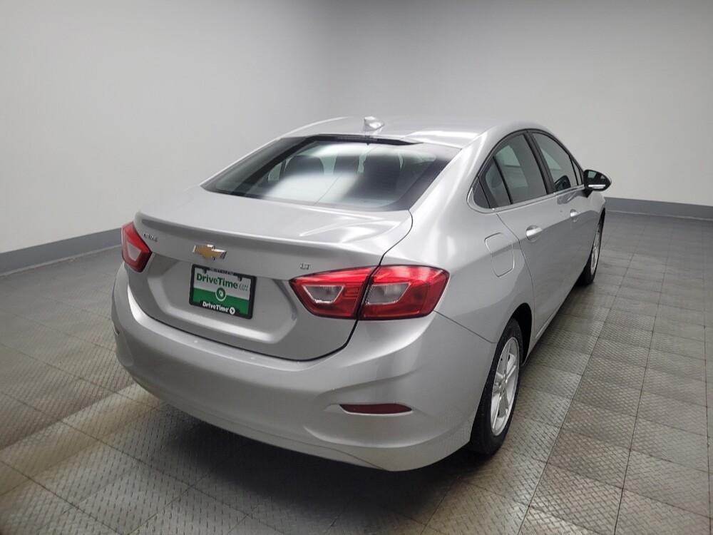 2018 Chevrolet Cruze in Indianapolis, IN 46222 - 18106557 9
