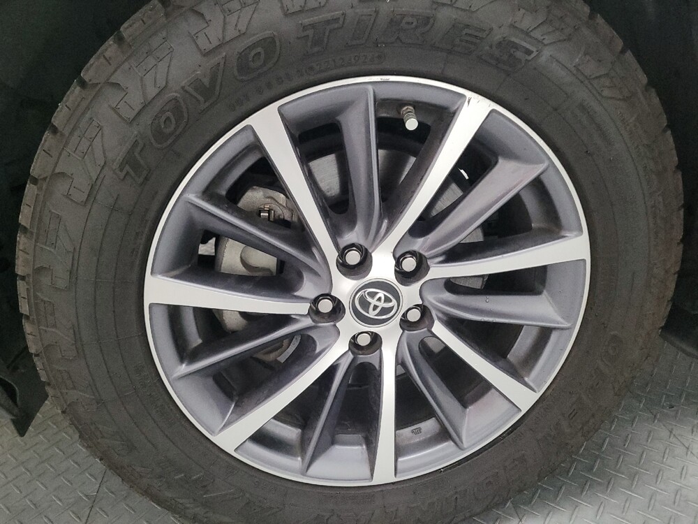 2019 Toyota Highlander in Downey, CA 90241 - 18106562 31