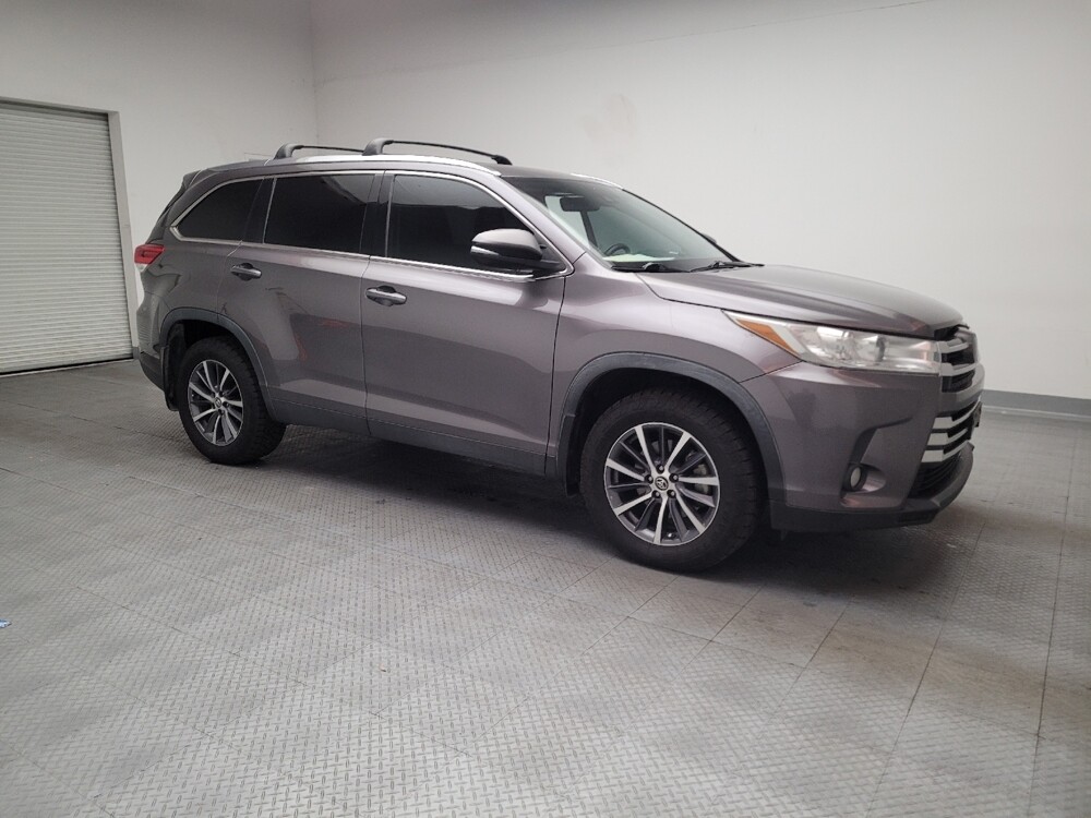 2019 Toyota Highlander in Downey, CA 90241 - 18106562 11