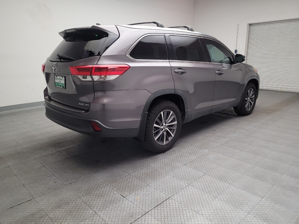 2019 Toyota Highlander in Downey, CA 90241 - 18106562 9