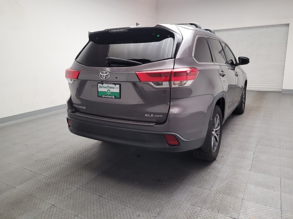 2019 Toyota Highlander in Downey, CA 90241 - 18106562 7
