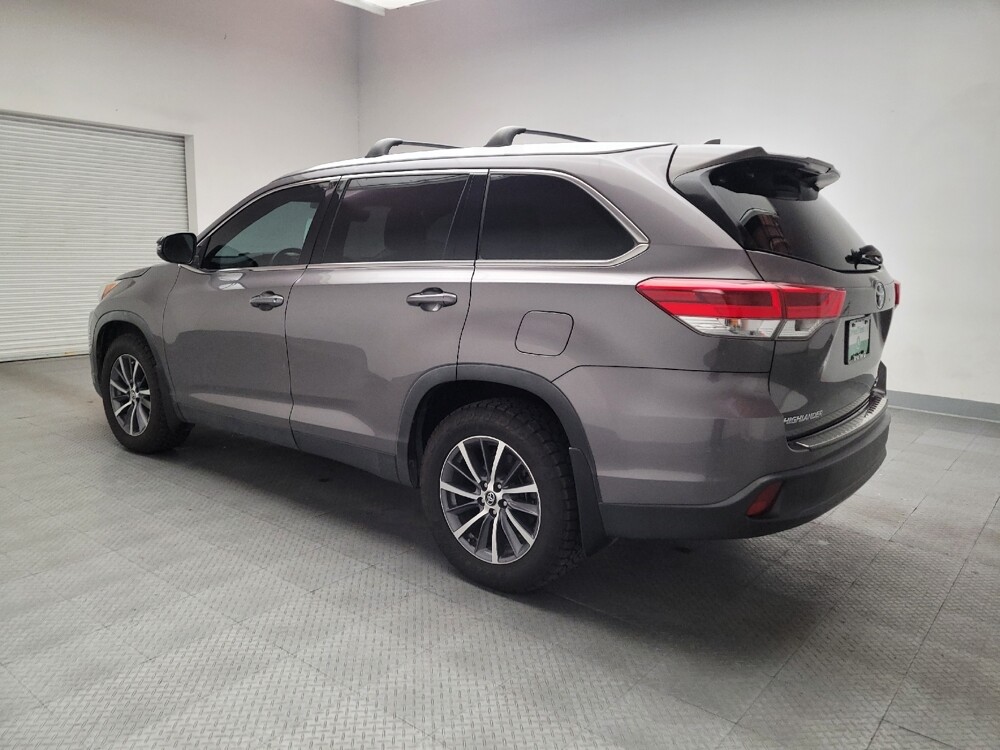 2019 Toyota Highlander in Downey, CA 90241 - 18106562 3