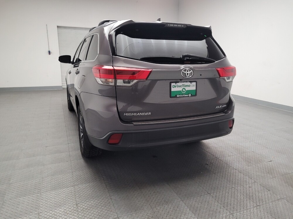 2019 Toyota Highlander in Downey, CA 90241 - 18106562 6