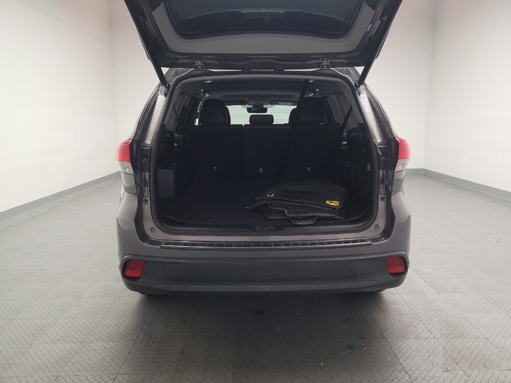 2019 Toyota Highlander in Downey, CA 90241 - 18106562 29