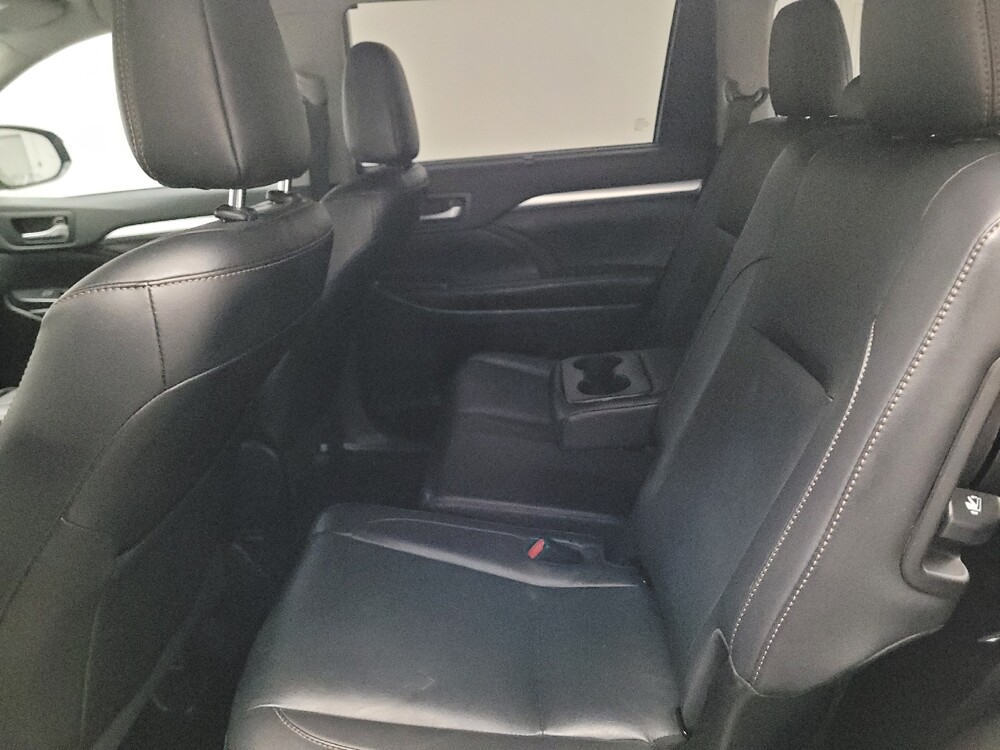 2019 Toyota Highlander in Downey, CA 90241 - 18106562 18
