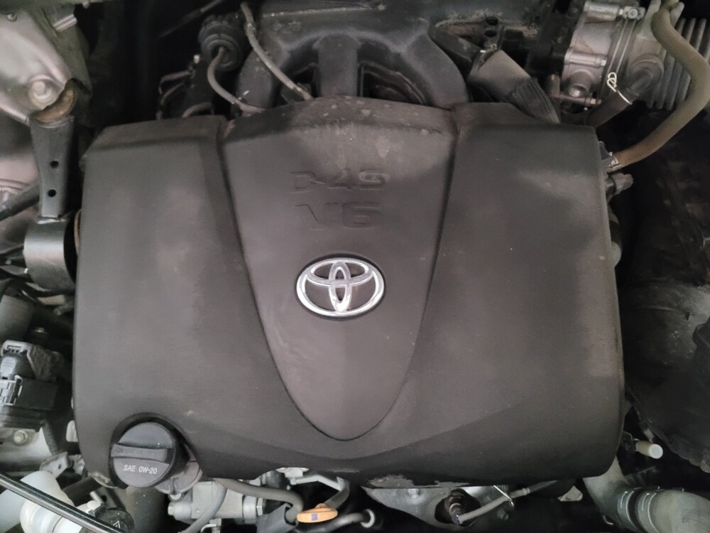 2019 Toyota Highlander in Downey, CA 90241 - 18106562 30