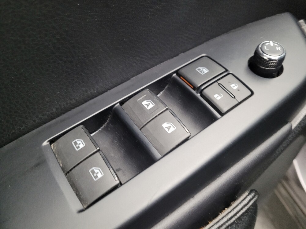 2019 Toyota Highlander in Downey, CA 90241 - 18106562 27