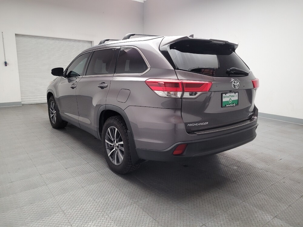 2019 Toyota Highlander in Downey, CA 90241 - 18106562 5