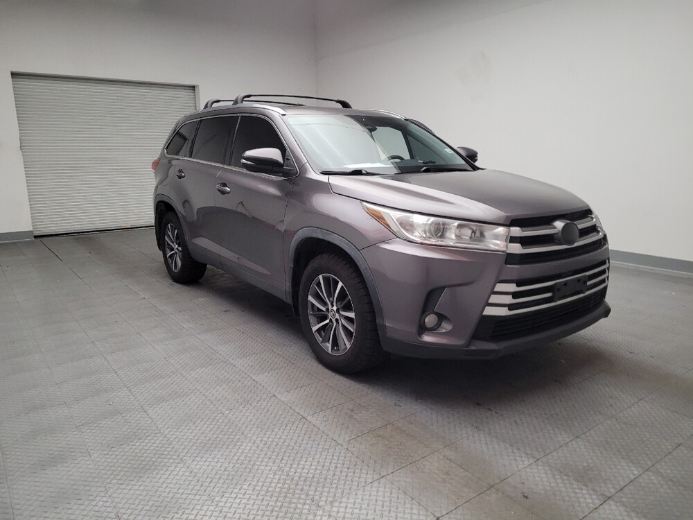 2019 Toyota Highlander in Downey, CA 90241 - 18106562 13