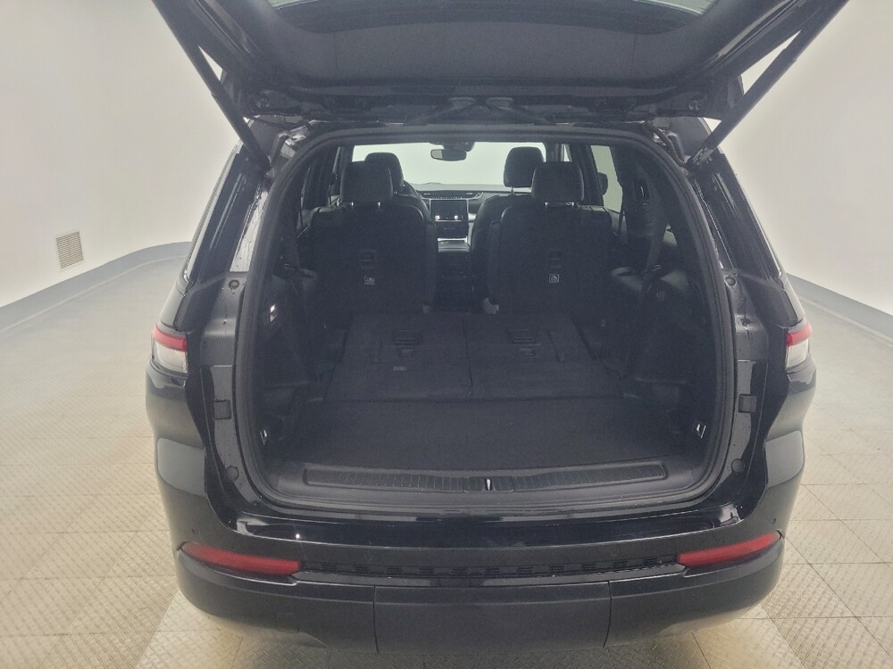 2021 Jeep Grand Cherokee L in Indianapolis, IN 46222 - 18106564 29