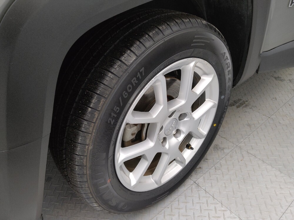 2020 Jeep Renegade in St. Louis, MO 63136 - 18106586 31