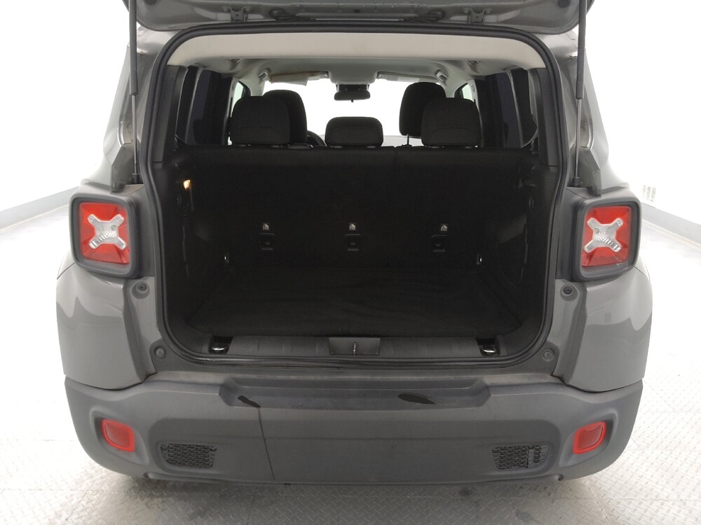 2020 Jeep Renegade in St. Louis, MO 63136 - 18106586 29