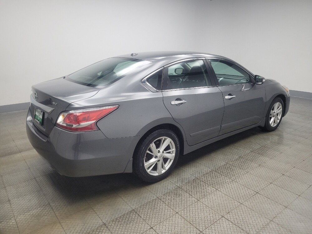 2015 Nissan Altima in Indianapolis, IN 46219 - 18106590 10