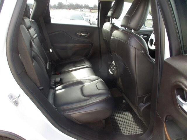 2015 Jeep Cherokee in Oak Grove, MO 64075 - 18106611 11