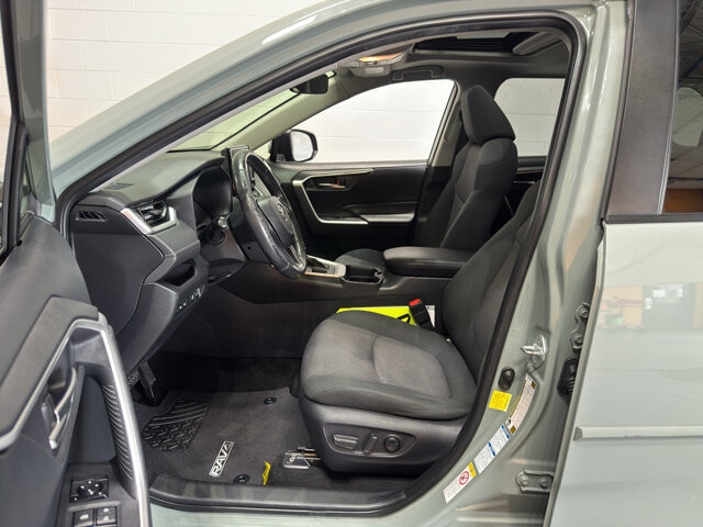 2019 Toyota RAV4 in Burlington, WI 53105 - 18106627 13