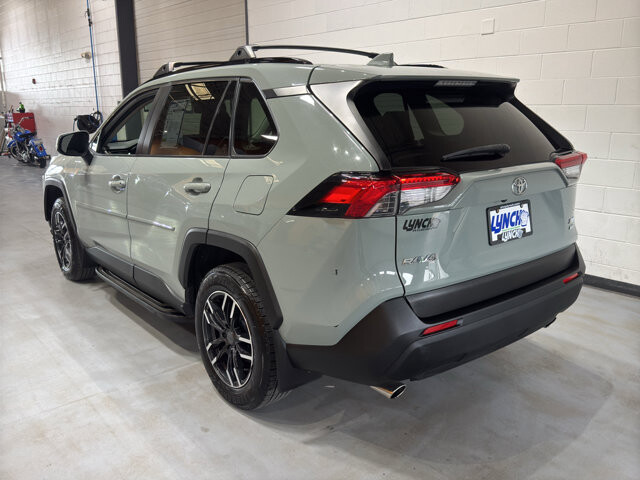 2019 Toyota RAV4 in Burlington, WI 53105 - 18106627 3