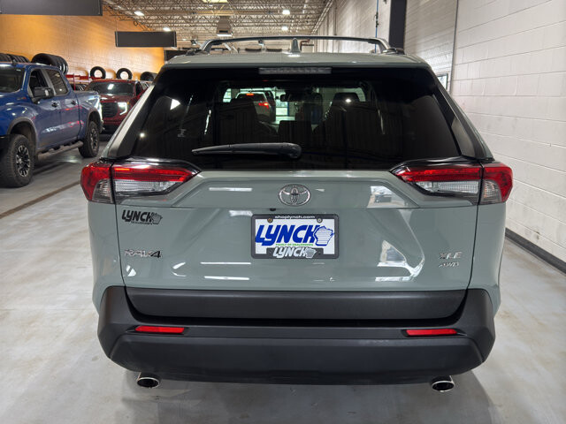 2019 Toyota RAV4 in Burlington, WI 53105 - 18106627 4