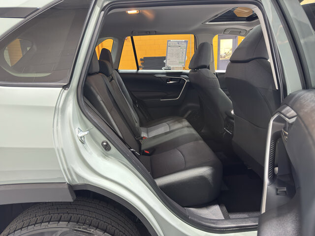 2019 Toyota RAV4 in Burlington, WI 53105 - 18106627 18