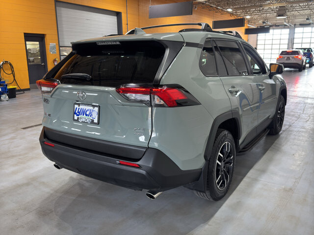 2019 Toyota RAV4 in Burlington, WI 53105 - 18106627 5