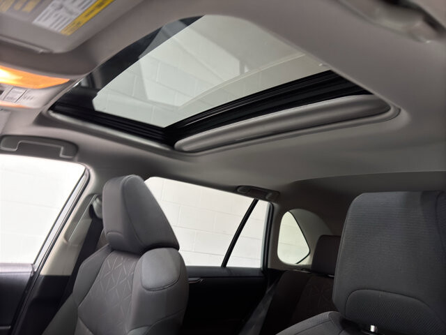 2019 Toyota RAV4 in Burlington, WI 53105 - 18106627 34