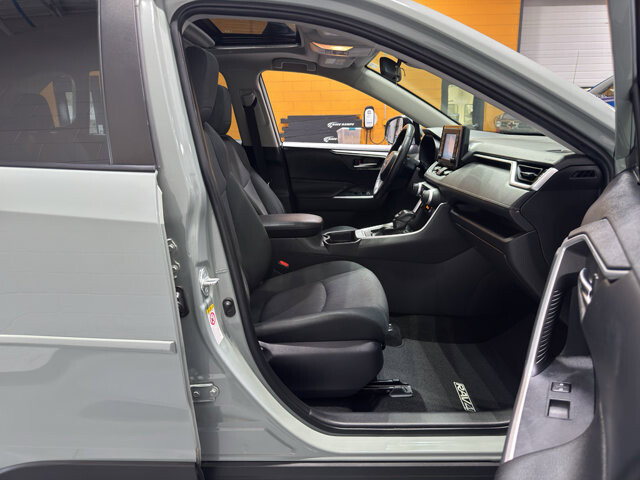 2019 Toyota RAV4 in Burlington, WI 53105 - 18106627 16