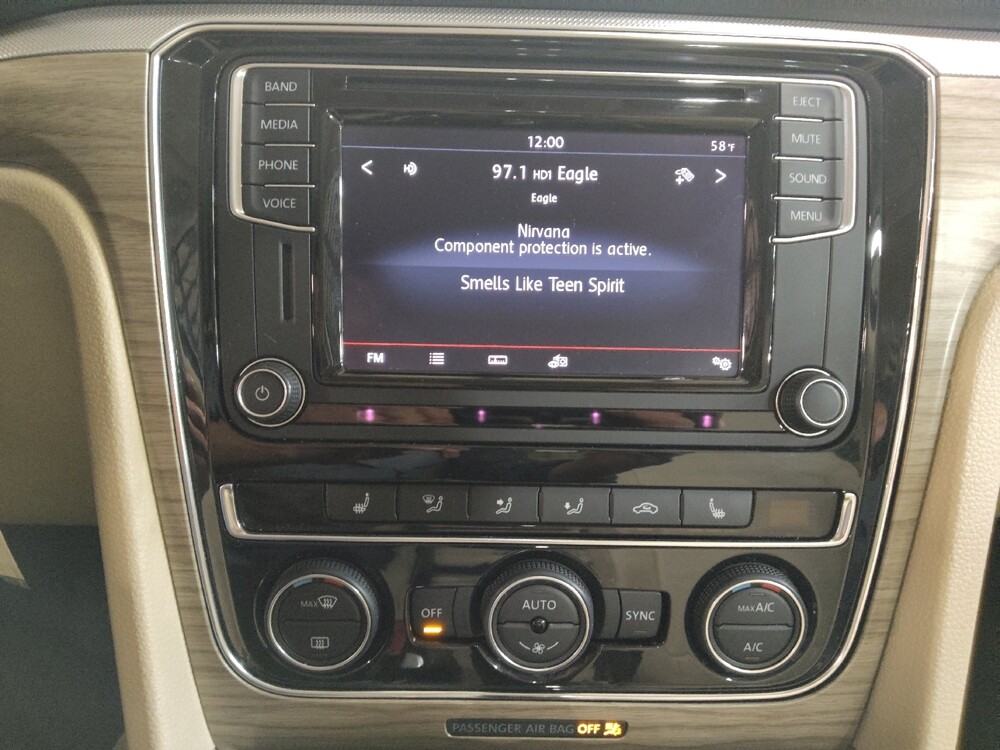 2016 Volkswagen Passat in Plano, TX 75074 - 18106700 25