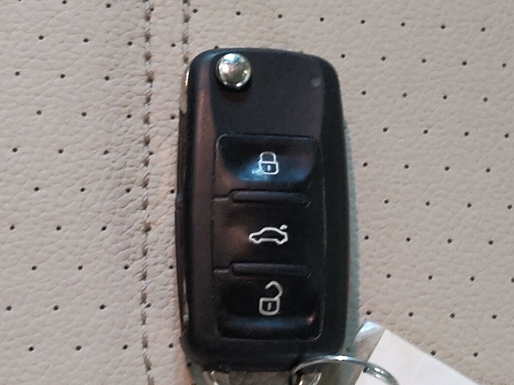 2016 Volkswagen Passat in Plano, TX 75074 - 18106700 32