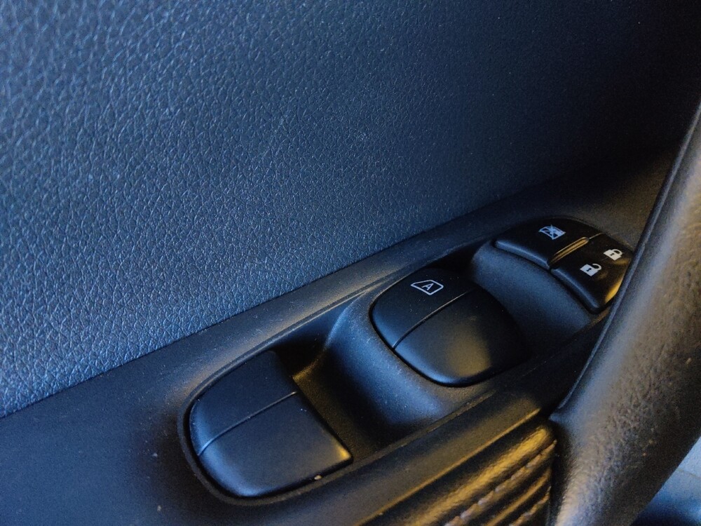 2019 Nissan Rogue in Glendale, AZ 85301 - 18106725 27