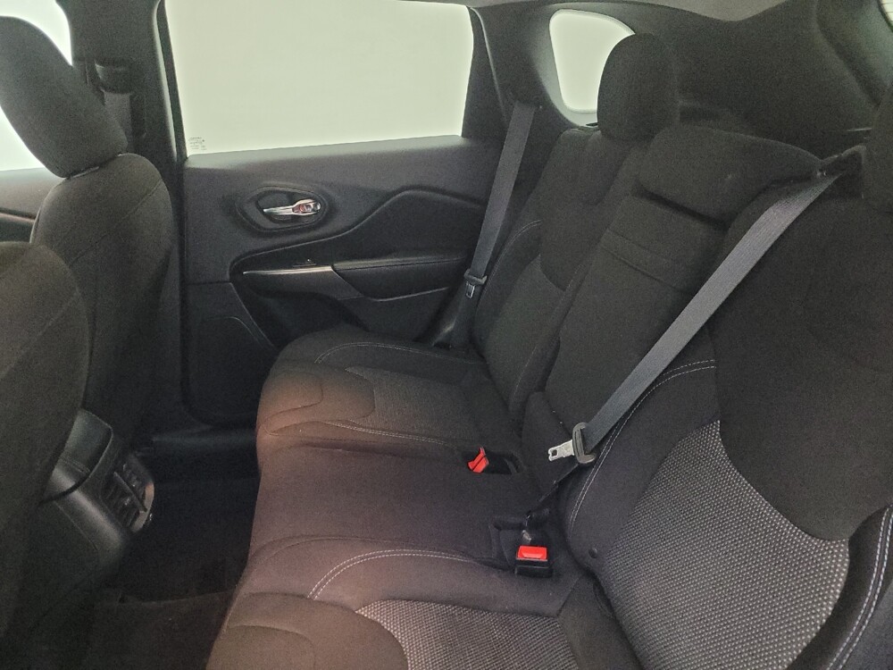 2019 Jeep Cherokee in Glendale, AZ 85301 - 18106733 18