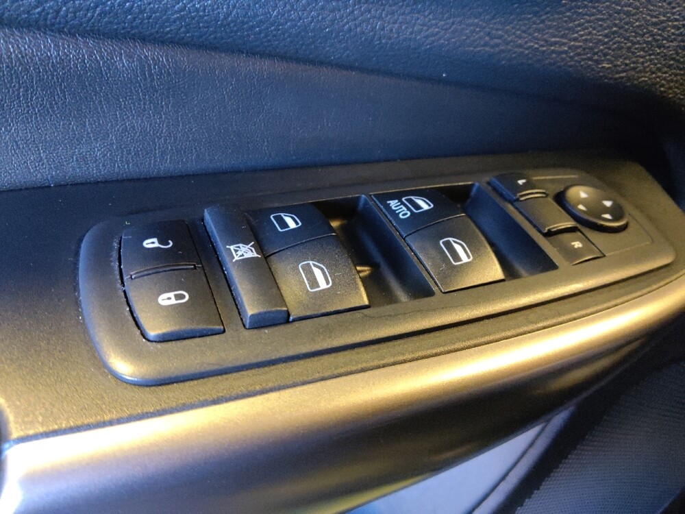 2019 Jeep Cherokee in Glendale, AZ 85301 - 18106733 27