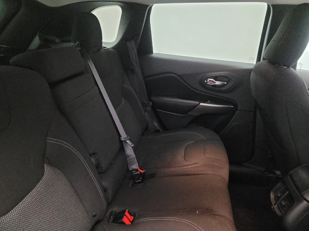 2019 Jeep Cherokee in Glendale, AZ 85301 - 18106733 19