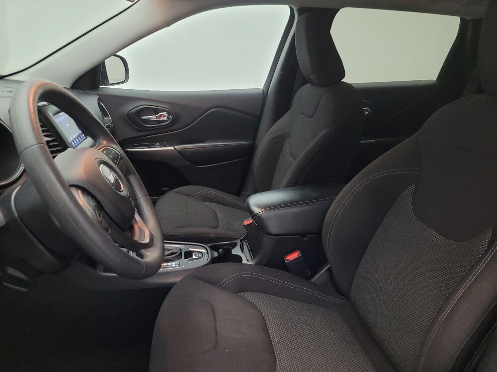 2019 Jeep Cherokee in Glendale, AZ 85301 - 18106733 17