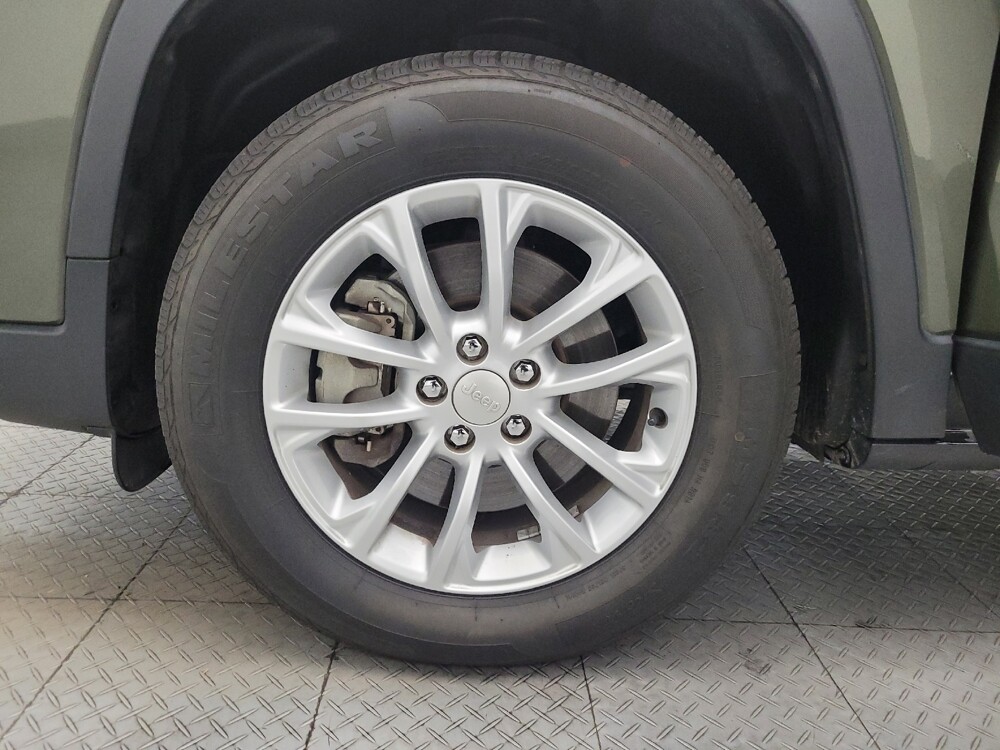 2019 Jeep Cherokee in Glendale, AZ 85301 - 18106733 31