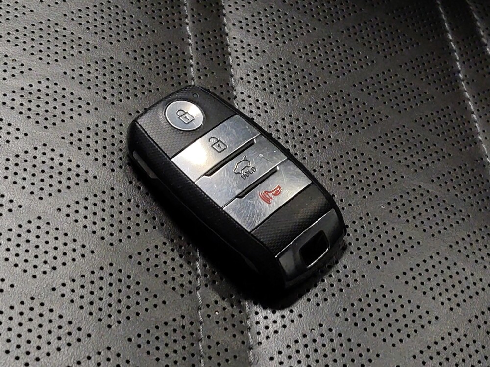 2016 Kia Sorento in Glendale, AZ 85301 - 18106745 32