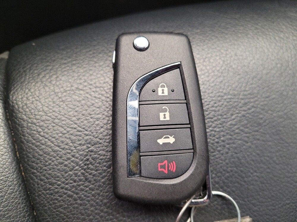 2021 Toyota Camry in Fairfield, OH 45014 - 18106870 32