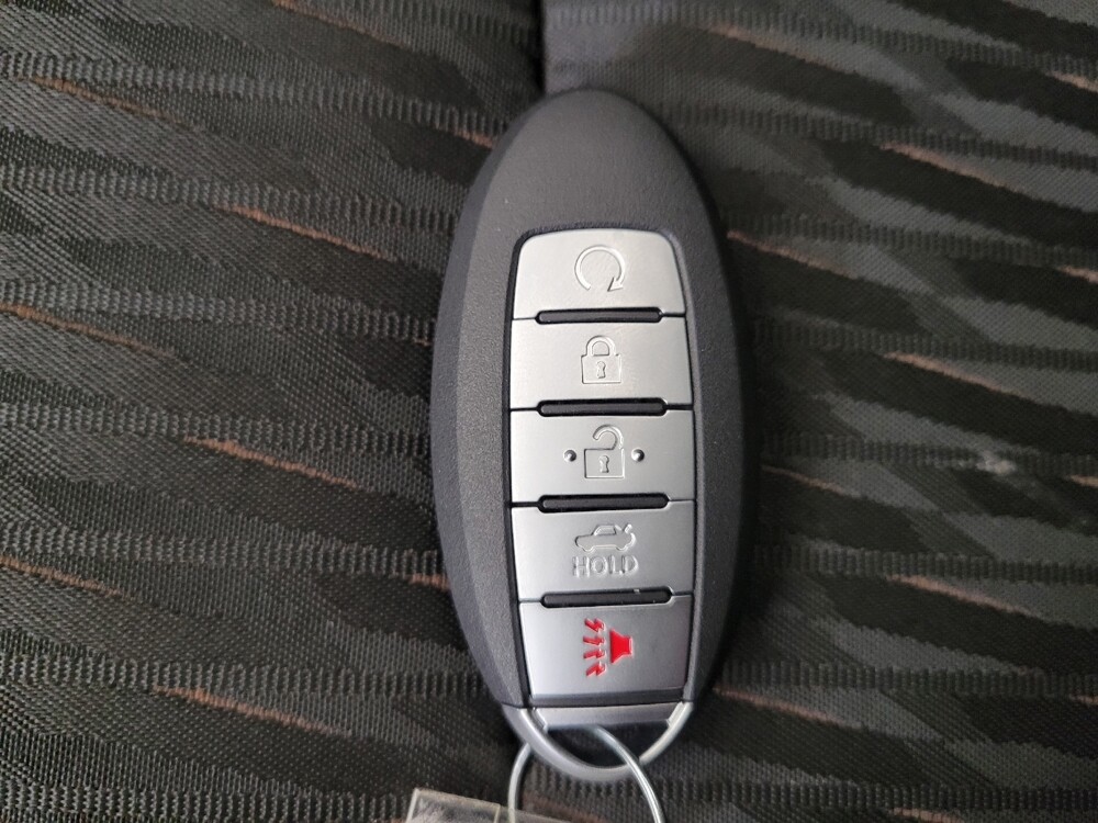 2018 Nissan Rogue in Columbus, OH 43228 - 18106871 32