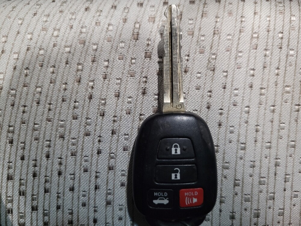 2014 Toyota Camry in Newport News, VA 23601 - 18106889 32