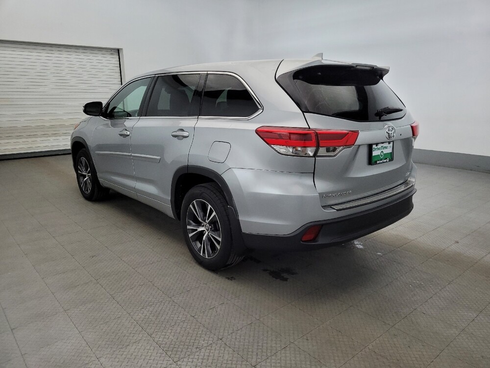 2018 Toyota Highlander in New Castle, DE 19720 - 18106893 5