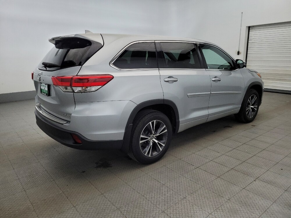 2018 Toyota Highlander in New Castle, DE 19720 - 18106893 10