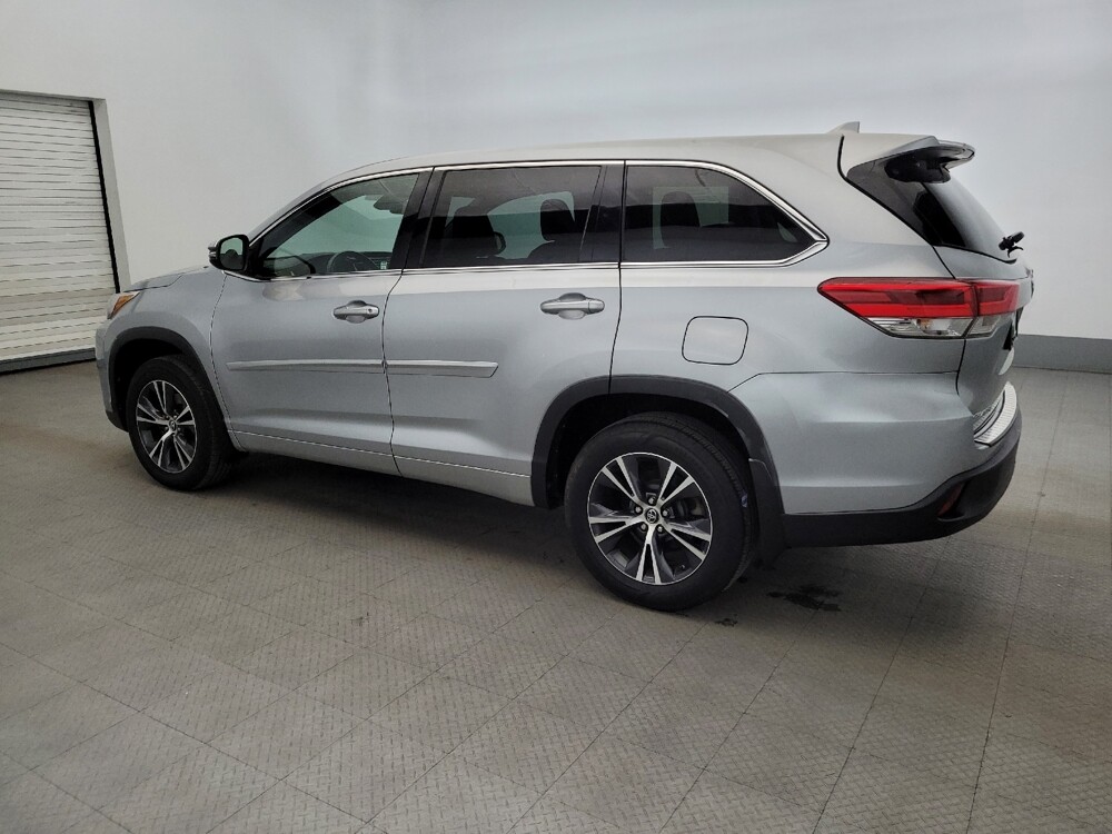 2018 Toyota Highlander in New Castle, DE 19720 - 18106893 3