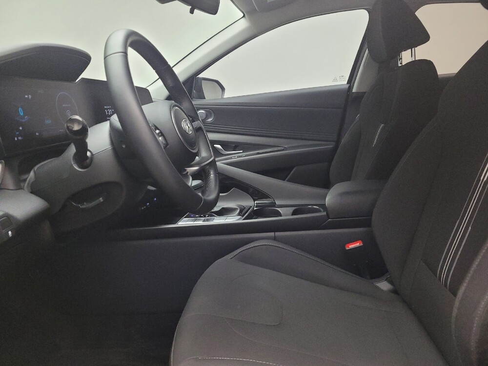 2023 Hyundai Elantra in Taylor, MI 48180 - 18106933 17