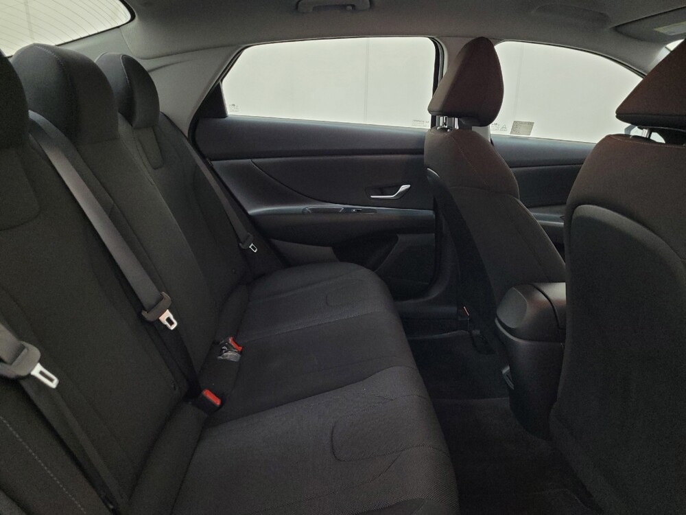 2025 Hyundai Elantra in Pittsburgh, PA 15236 - 18107026 19