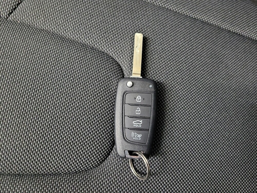 2025 Hyundai Elantra in Pittsburgh, PA 15236 - 18107026 32