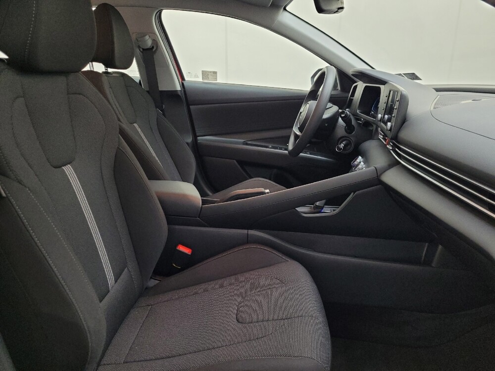 2025 Hyundai Elantra in Pittsburgh, PA 15236 - 18107026 21