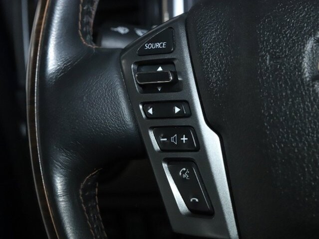 2017 Nissan Titan in Bedford, OH 44146 - 18107168 22