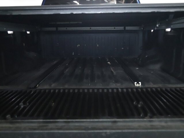 2017 Nissan Titan in Bedford, OH 44146 - 18107168 27